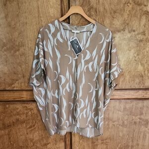 JODIFL Tan and White Blouse